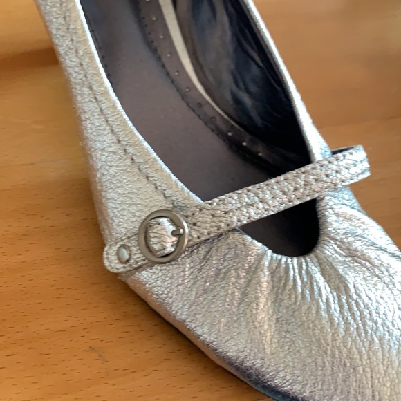 Silver heels! - Picture 7 of 9